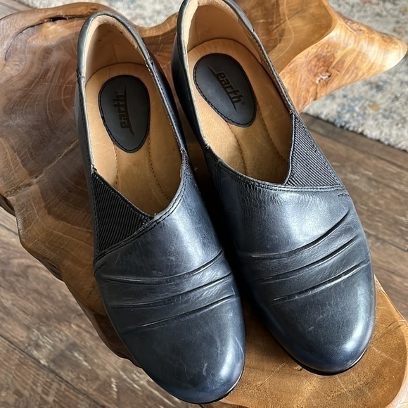 Earth Daytripper Ankle Bootie 8 - Picture 3 of 12